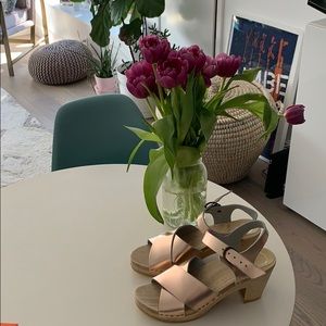 No. 6 Coco Cross Sandal, cross front in Rose Gold